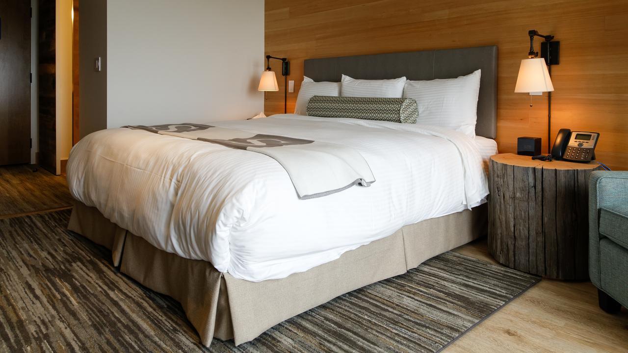 Sproat Lake Landing Resort Great Central Eksteriør billede